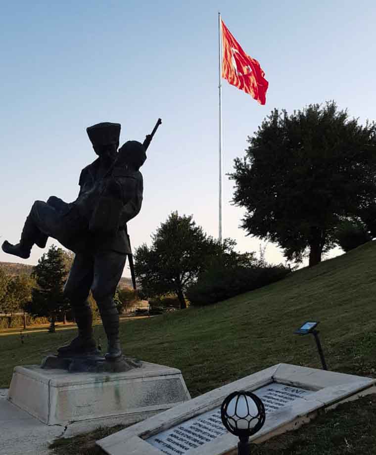 Dumlupınar Şehitliği Galvaniz Bayrak Direği