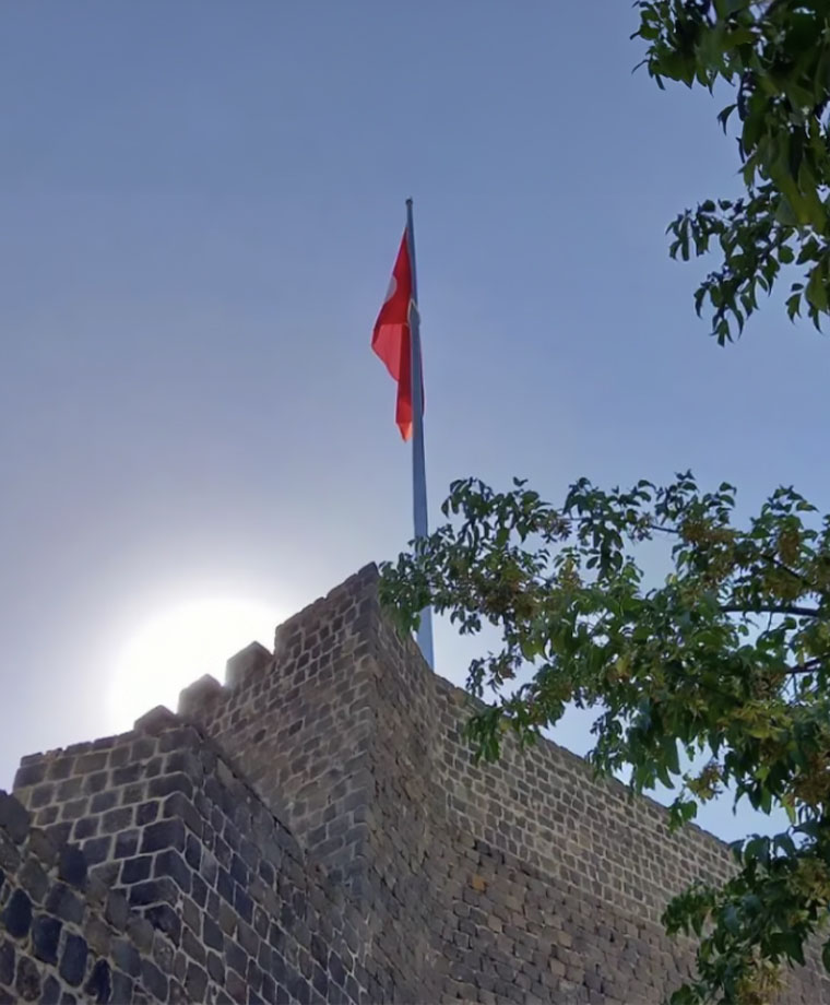 Malazgirt Kalesi Galvaniz Bayrak Direği