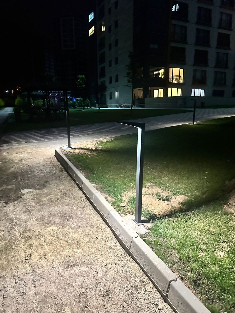 Modern ve Şık Bahçe Aydınlatma Direkleri