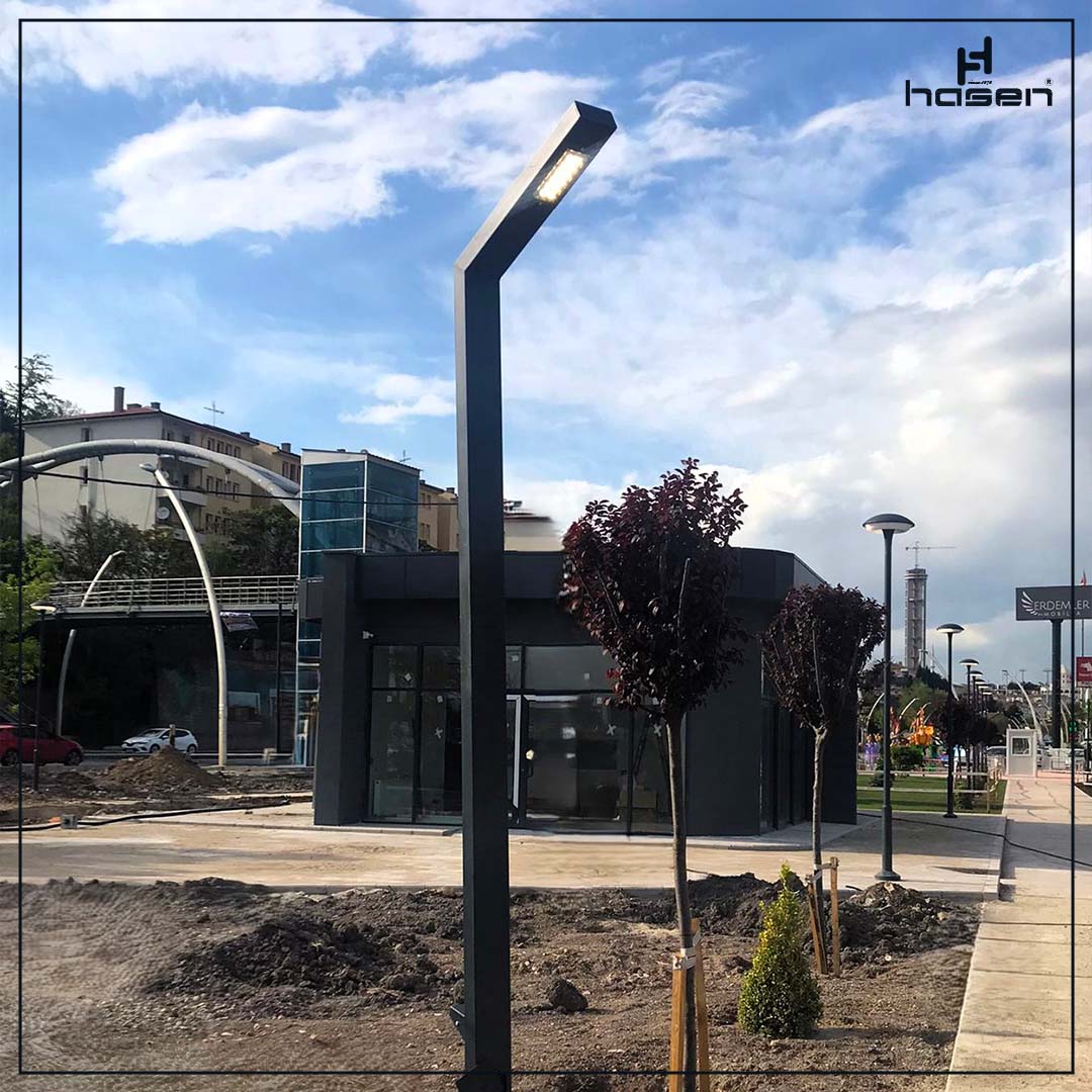 Kompozit aydınlatma direğinin açık alandaki uygulama örneği
